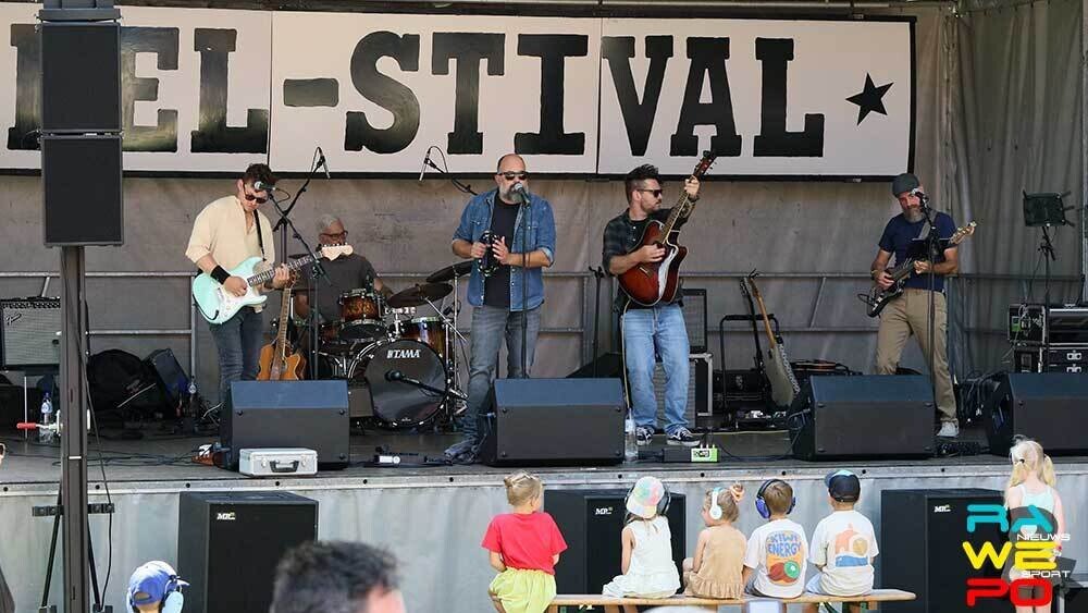 eelstival blueskyblue