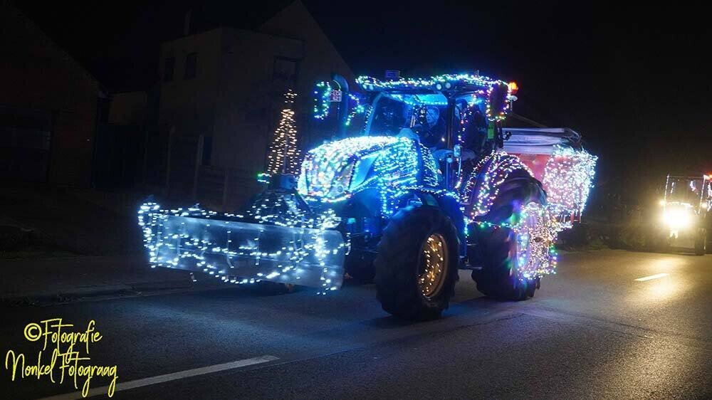 2025 12 19 verlichte tractoren aarle kerststal 40