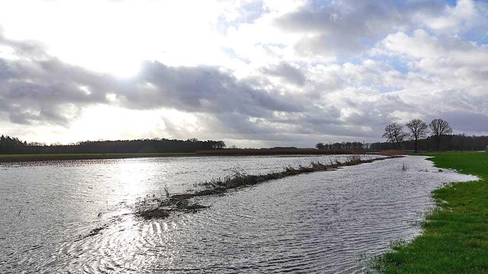 de Aa in het Schoot in Weelde het lijkt een binnenzee